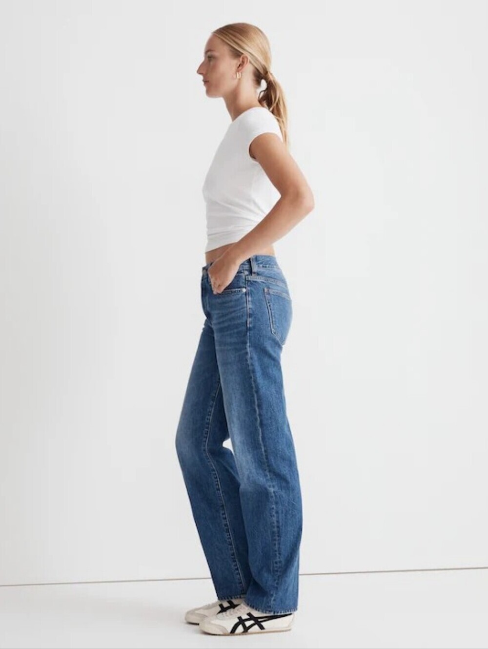 Madewell Low-Slung Straight Jeans in Palmina Wash Model Off-Duty Rigid Denim 24 - Picture 4 of 15